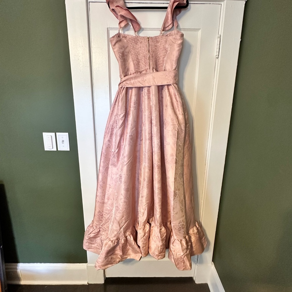 V. Chapman The Veronica Dress in Light Pink Windsor Brocade - Picture 4 of 12